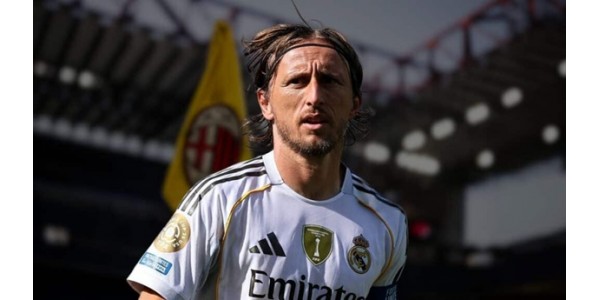 Verschiedene Trikots von Luka Modrić